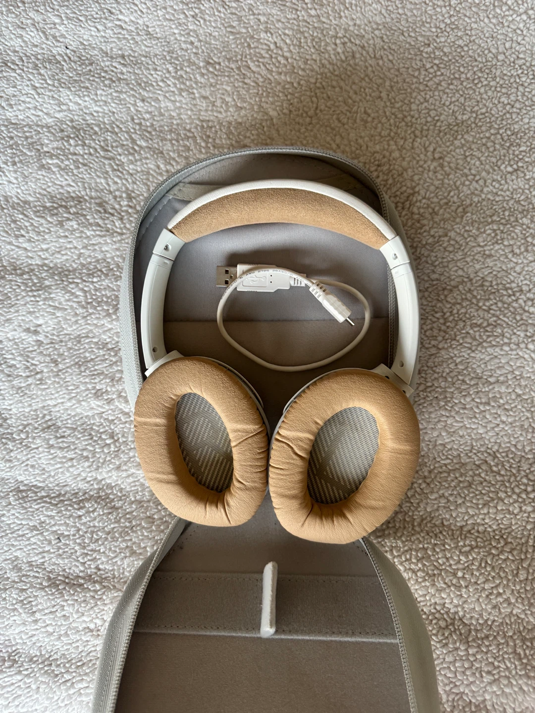 Bose Noise Cancelling Headphones with Case - photo 4