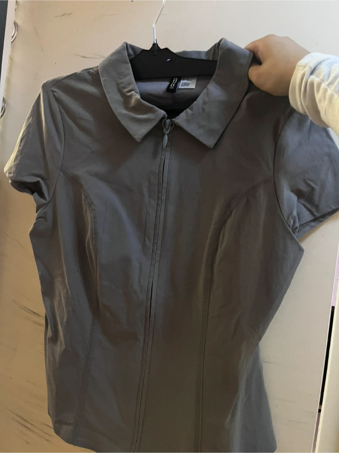 Divided H&M Short Sleeve Zip-Up Top - Grey - Size M