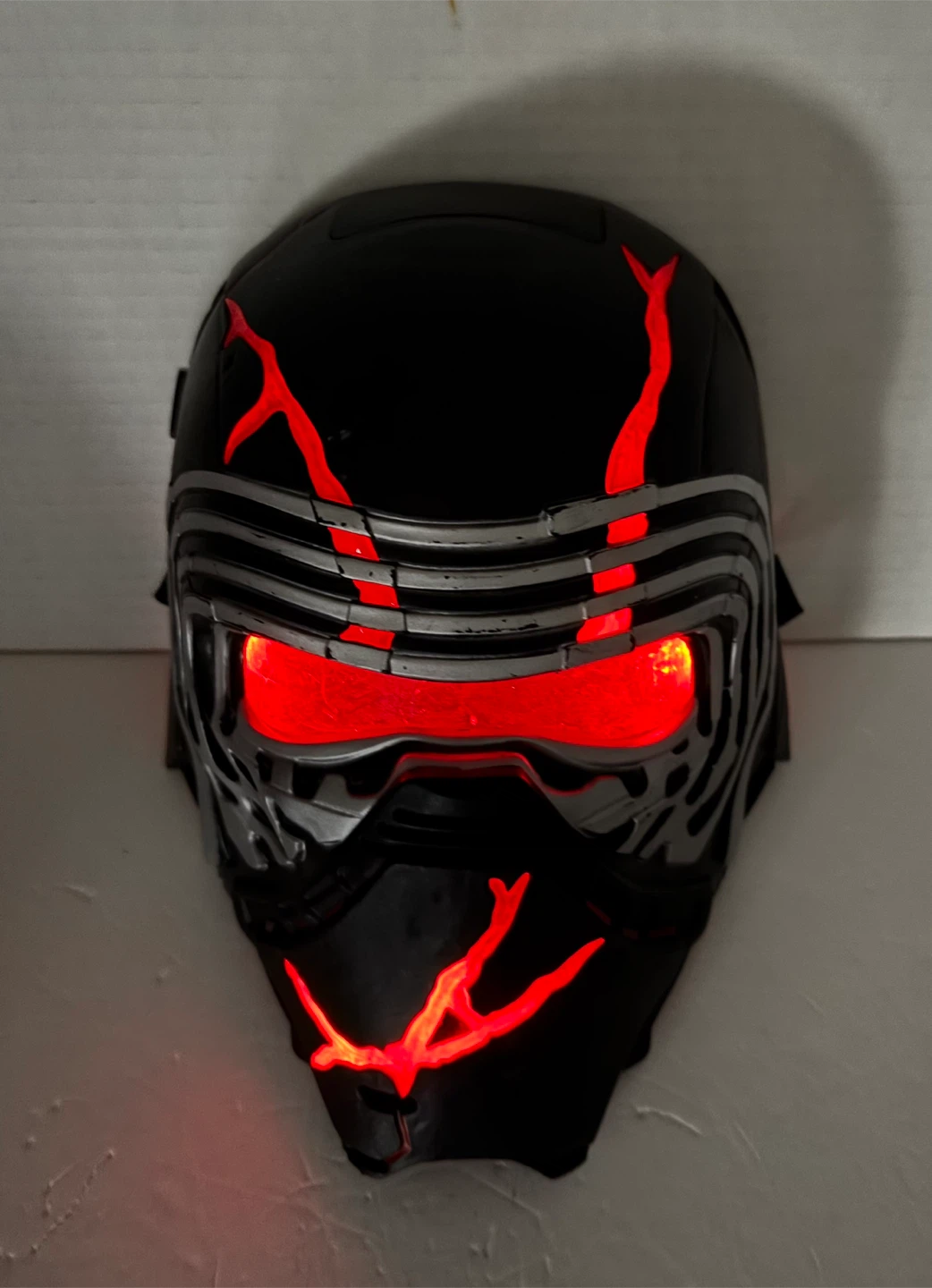 Star Wars Kylo Ren Light-Up Helmet - photo 3
