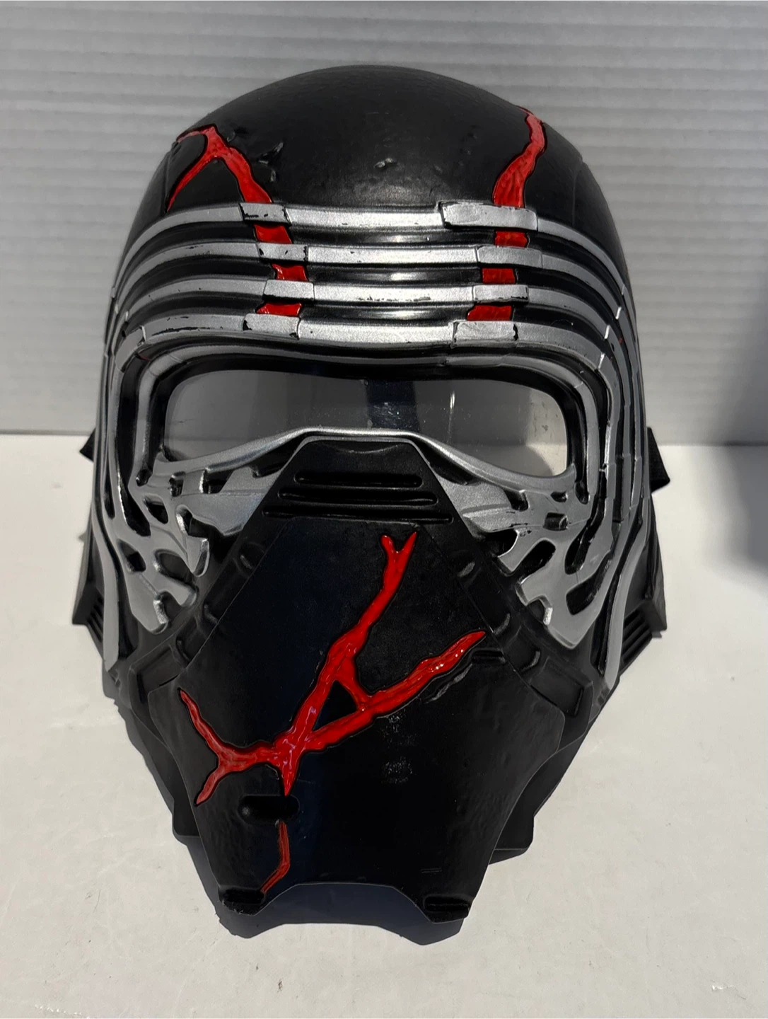 Star Wars Kylo Ren Light-Up Helmet - photo 2