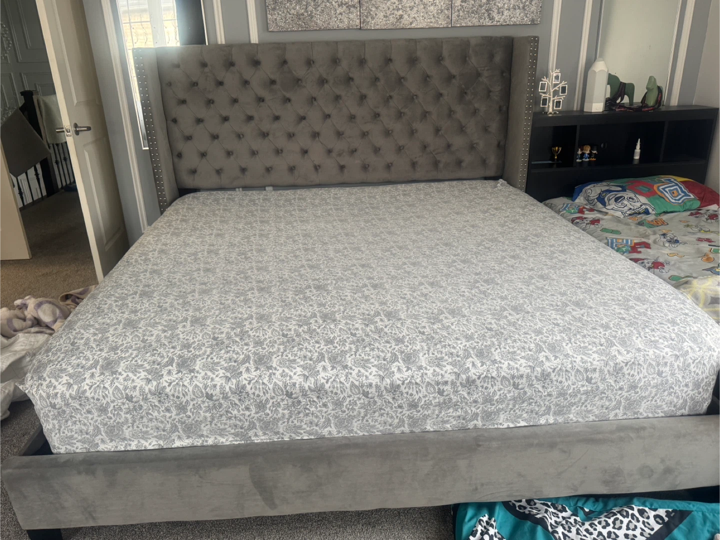Grey Velvet Tufted king Bed Frame - photo 2
