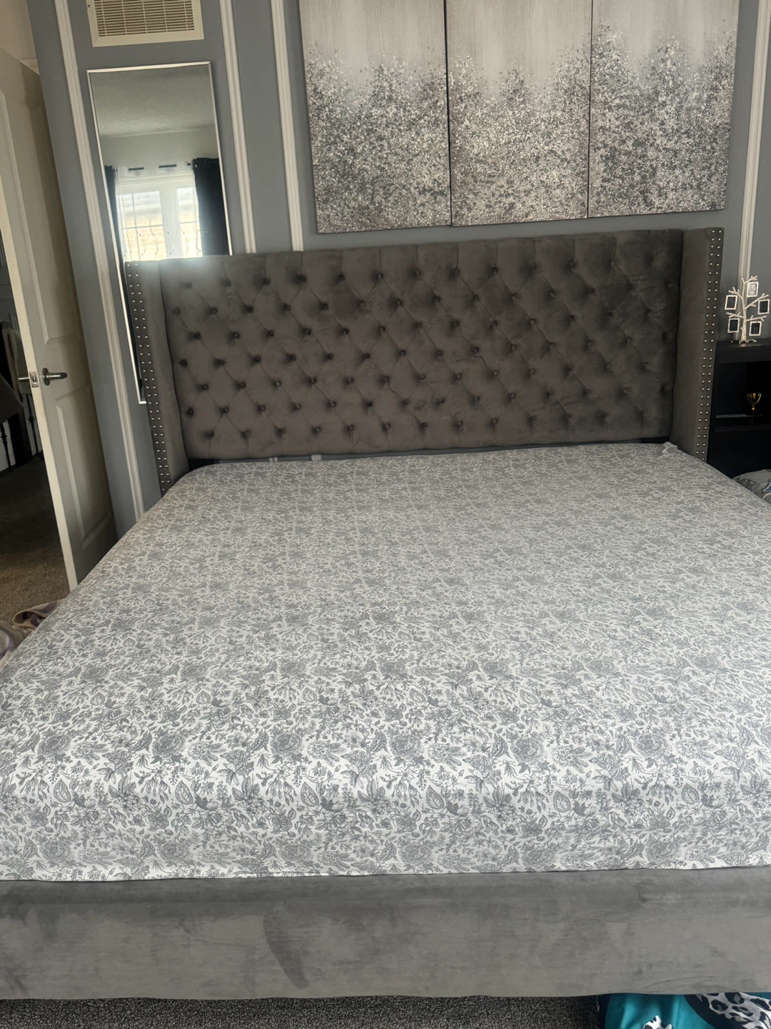 Grey Velvet Tufted king Bed Frame - photo 3