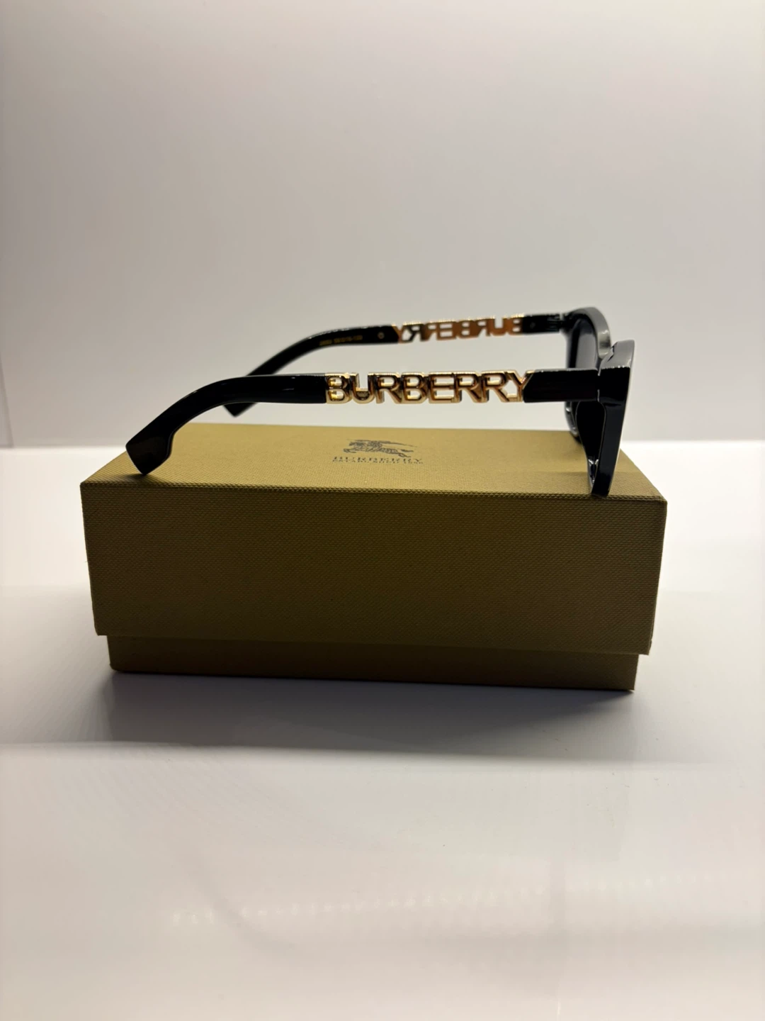 Burberry Black Cat-Eye Sunglasses - photo 3