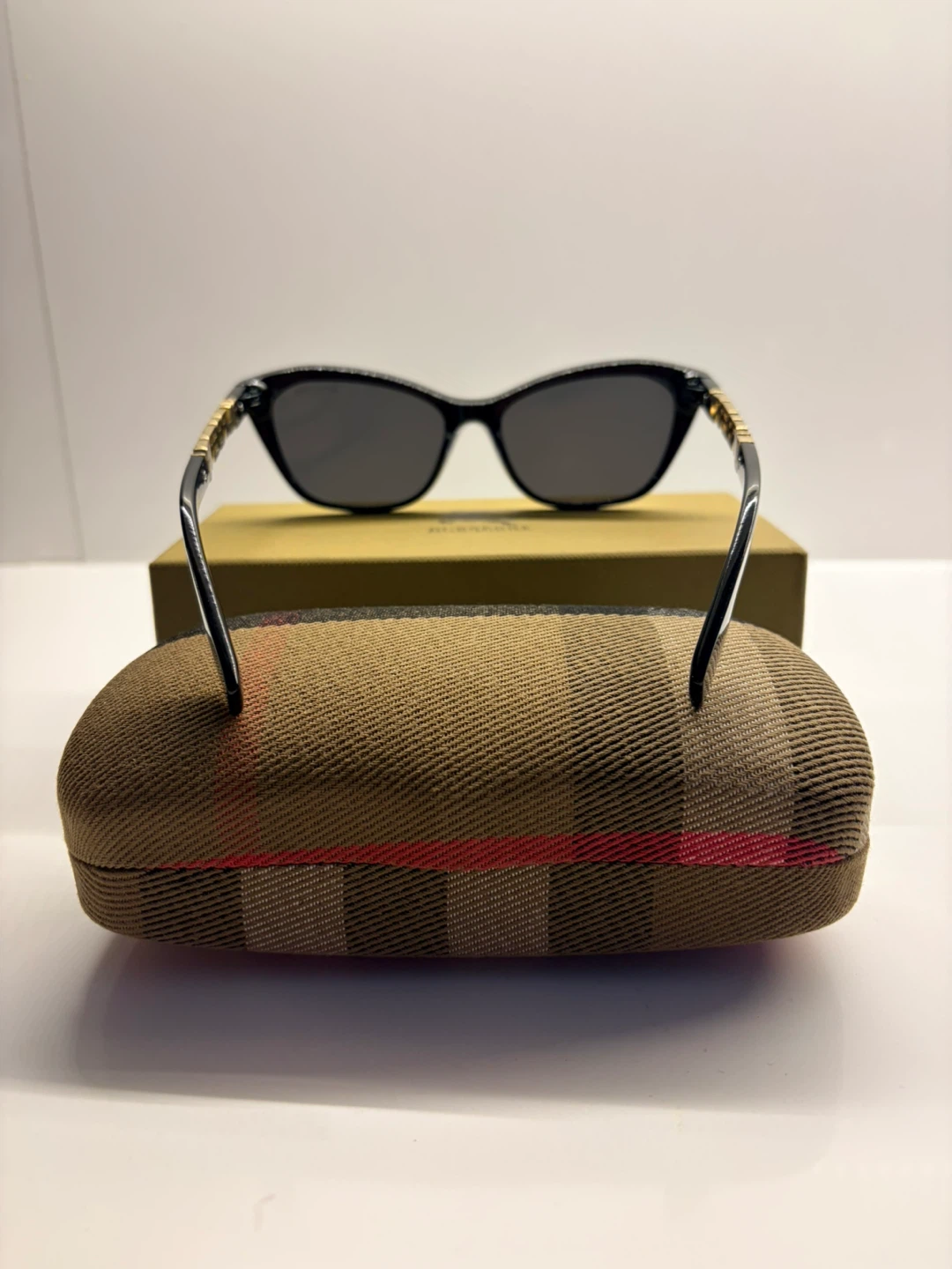 Burberry Black Cat-Eye Sunglasses - photo 4