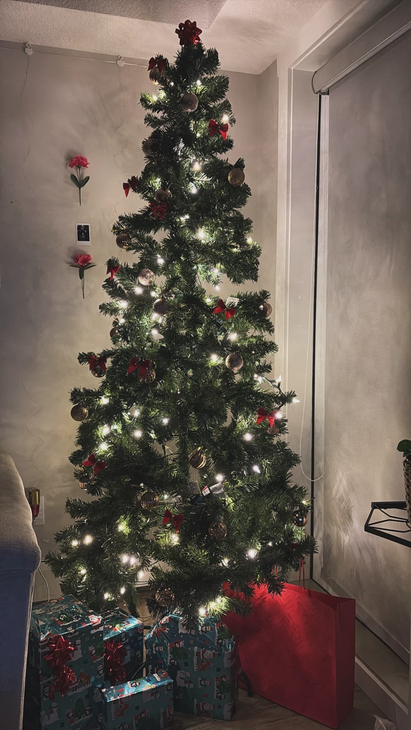 Pre-lit artificial Christmas tree with decorations