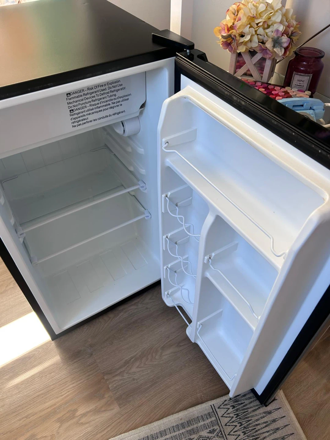 Whirlpool Mini Fridge - photo 4