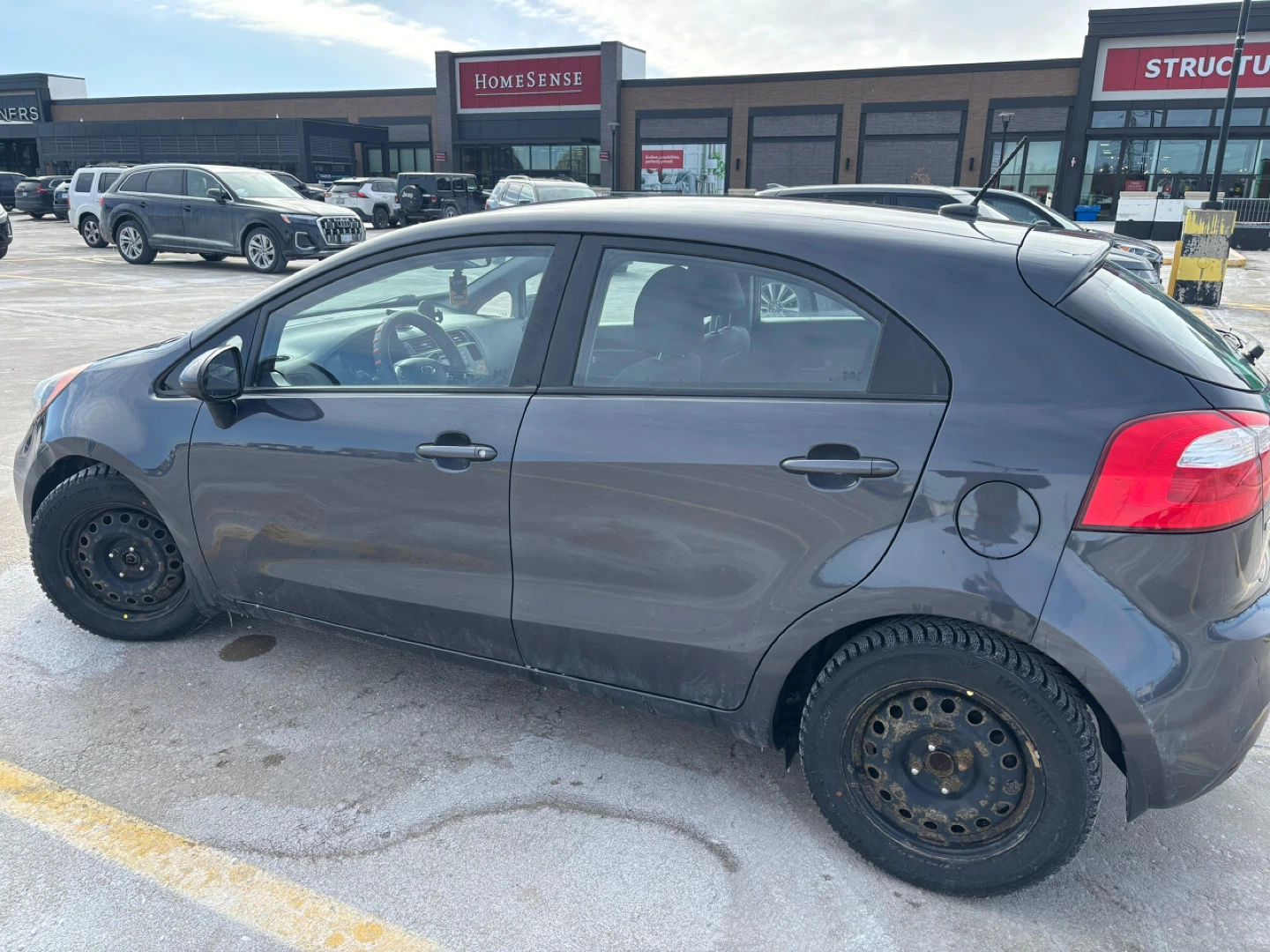 2014 Kia Rio – Automatic – Fuel Saver – Winter Tires - photo 3