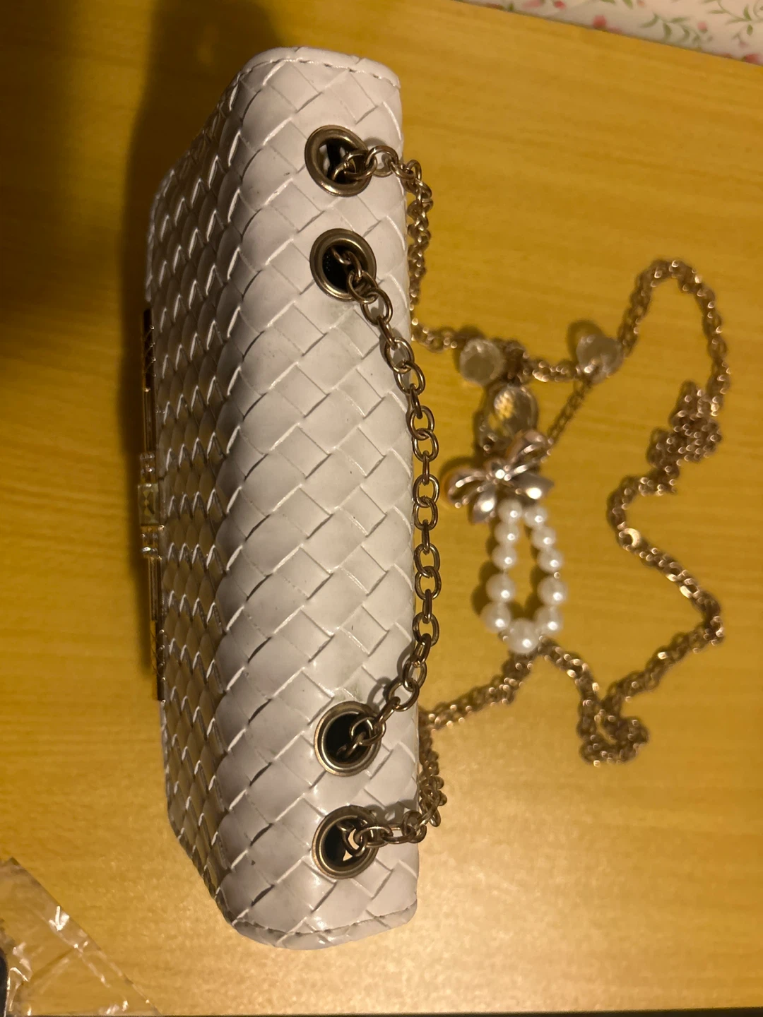White Woven Chain Shoulder Bag with Pearl Charm - photo 3