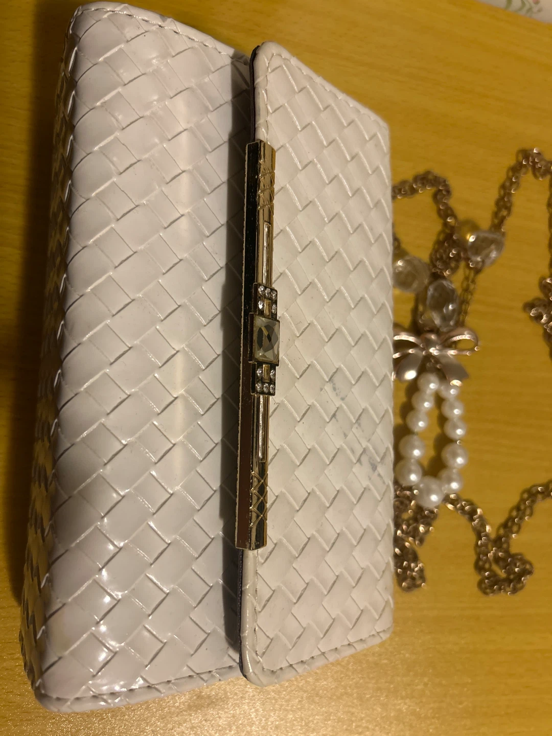 White Woven Chain Shoulder Bag with Pearl Charm - photo 2