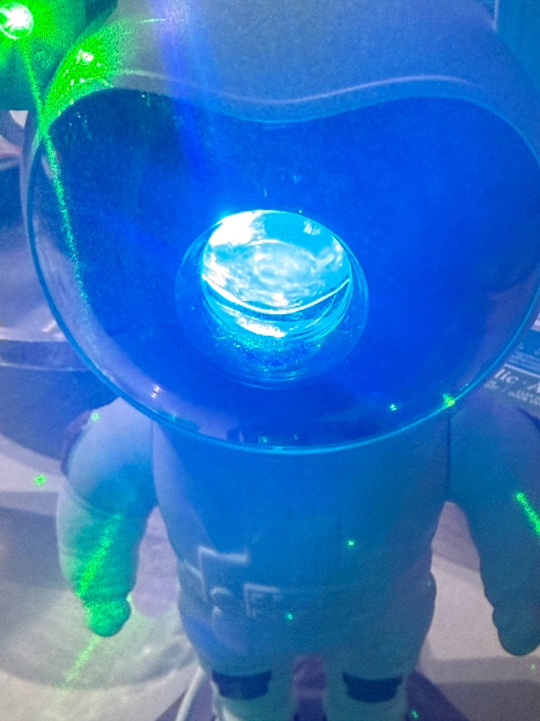 Astronaut Projector Night Light - photo 3