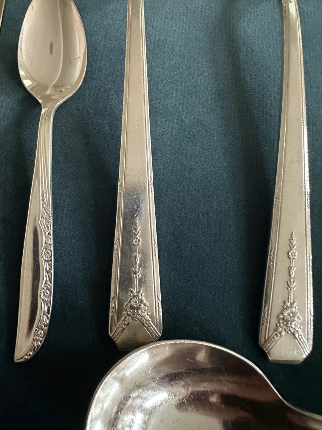 Assorted Silver-Plated Cutlery Set - photo 3