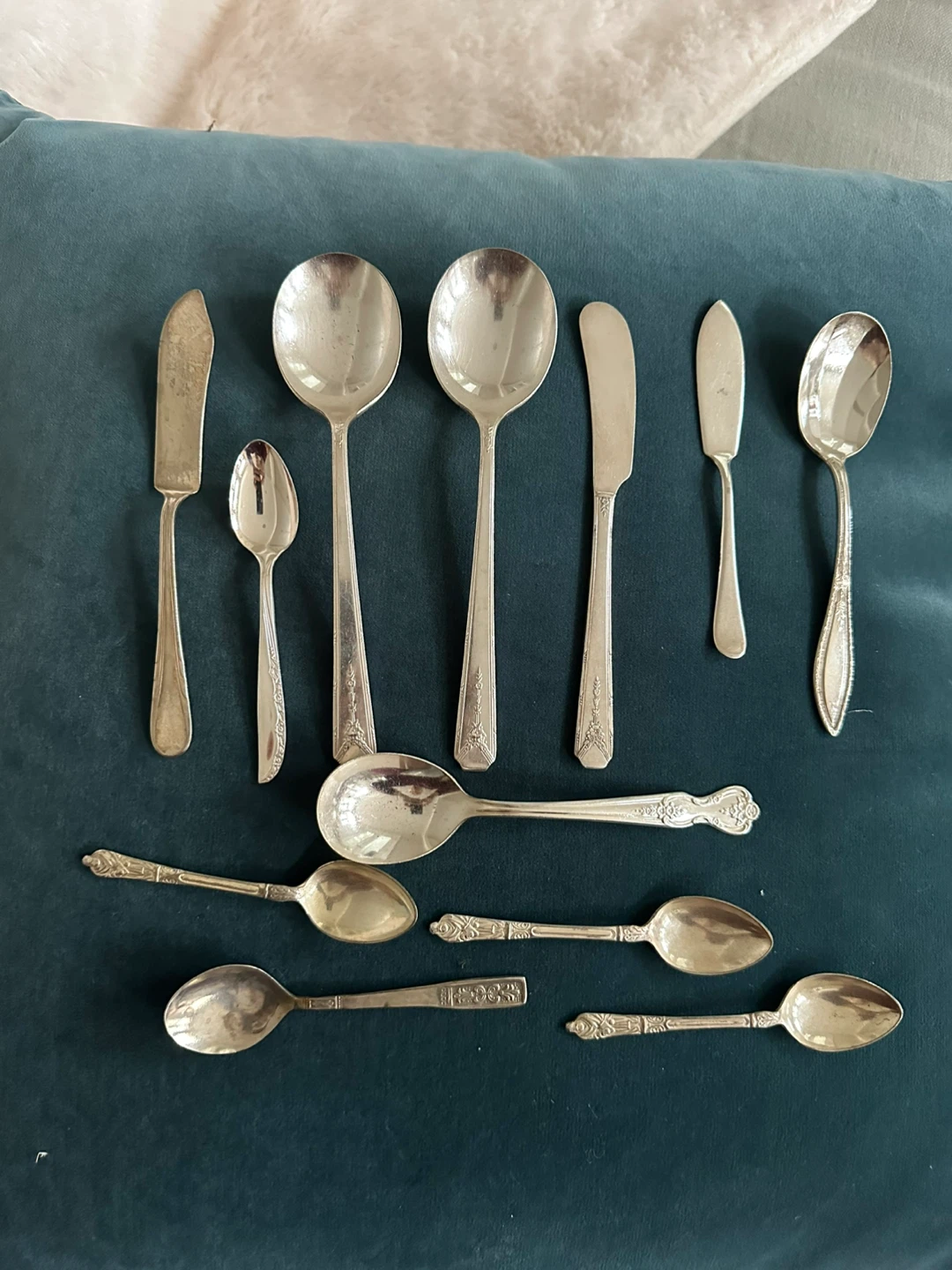 Assorted Silver-Plated Cutlery Set - photo 2
