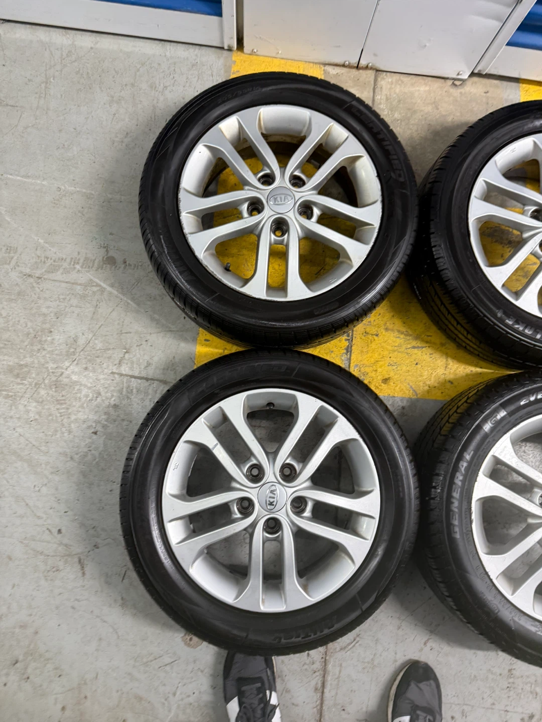 205/55R16 All Season Tires on Kia Rims – DOT 2022 - photo 2