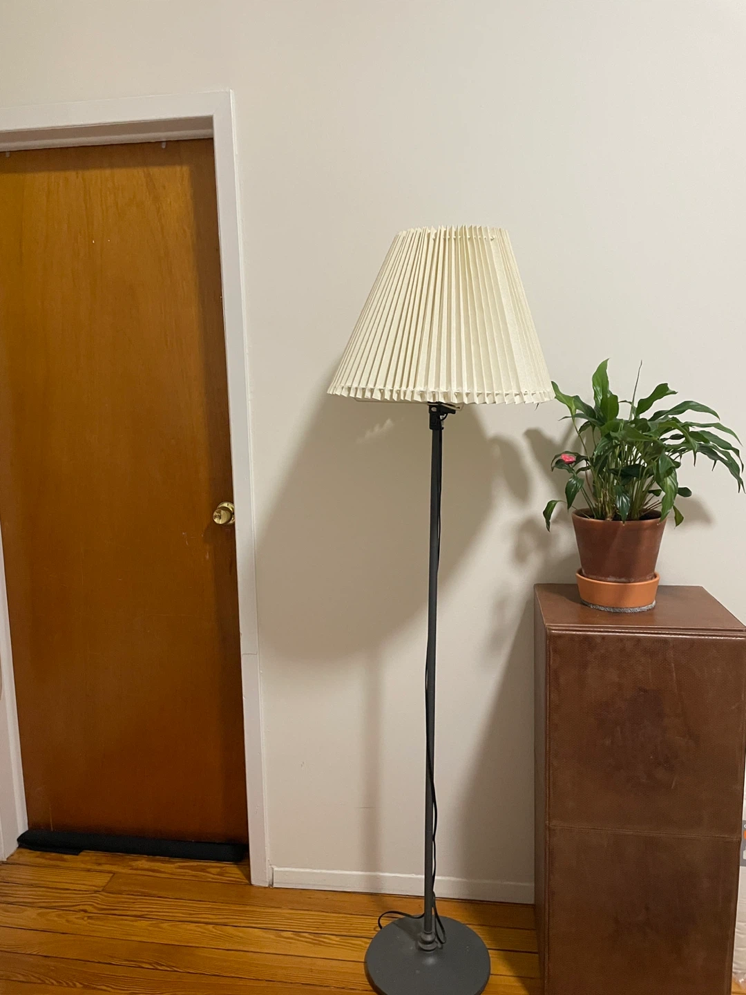 Cream Pleated Floor Lamp - photo 2
