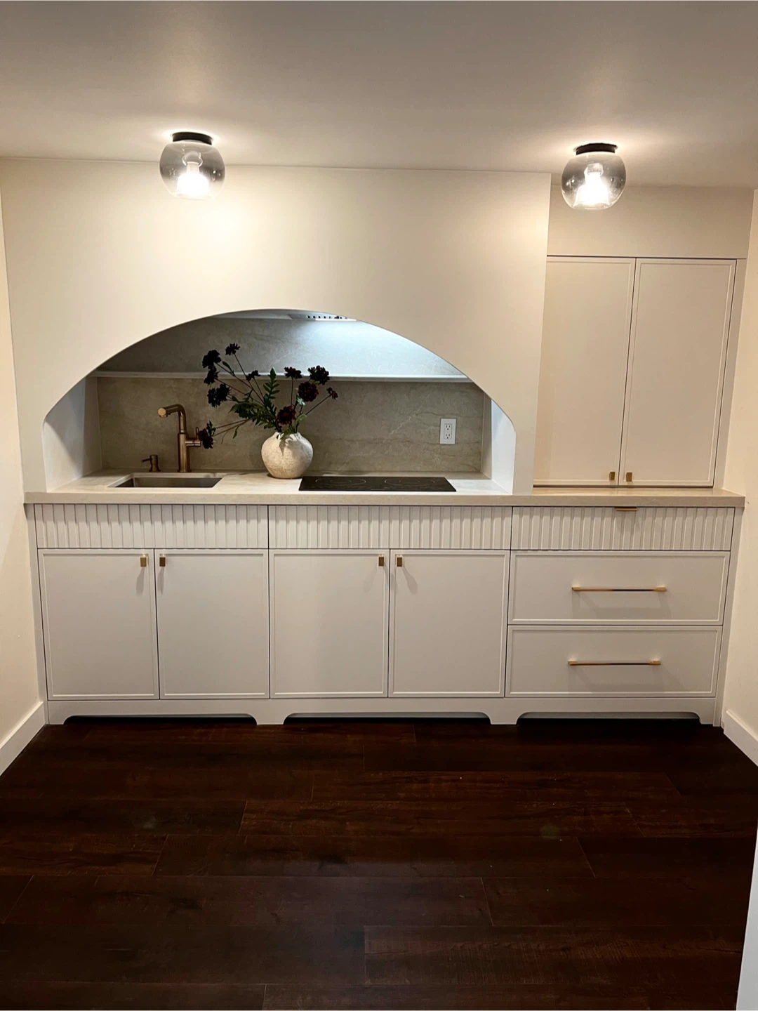 Luxury 1 Bedroom Suite w/ Private Laundry & Parking – Ajax