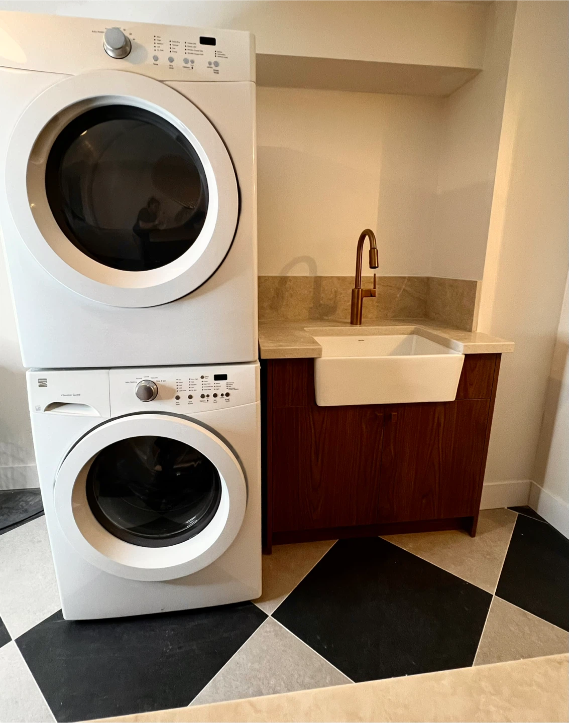 Luxury 1 Bedroom Suite w/ Private Laundry & Parking – Ajax - photo 3