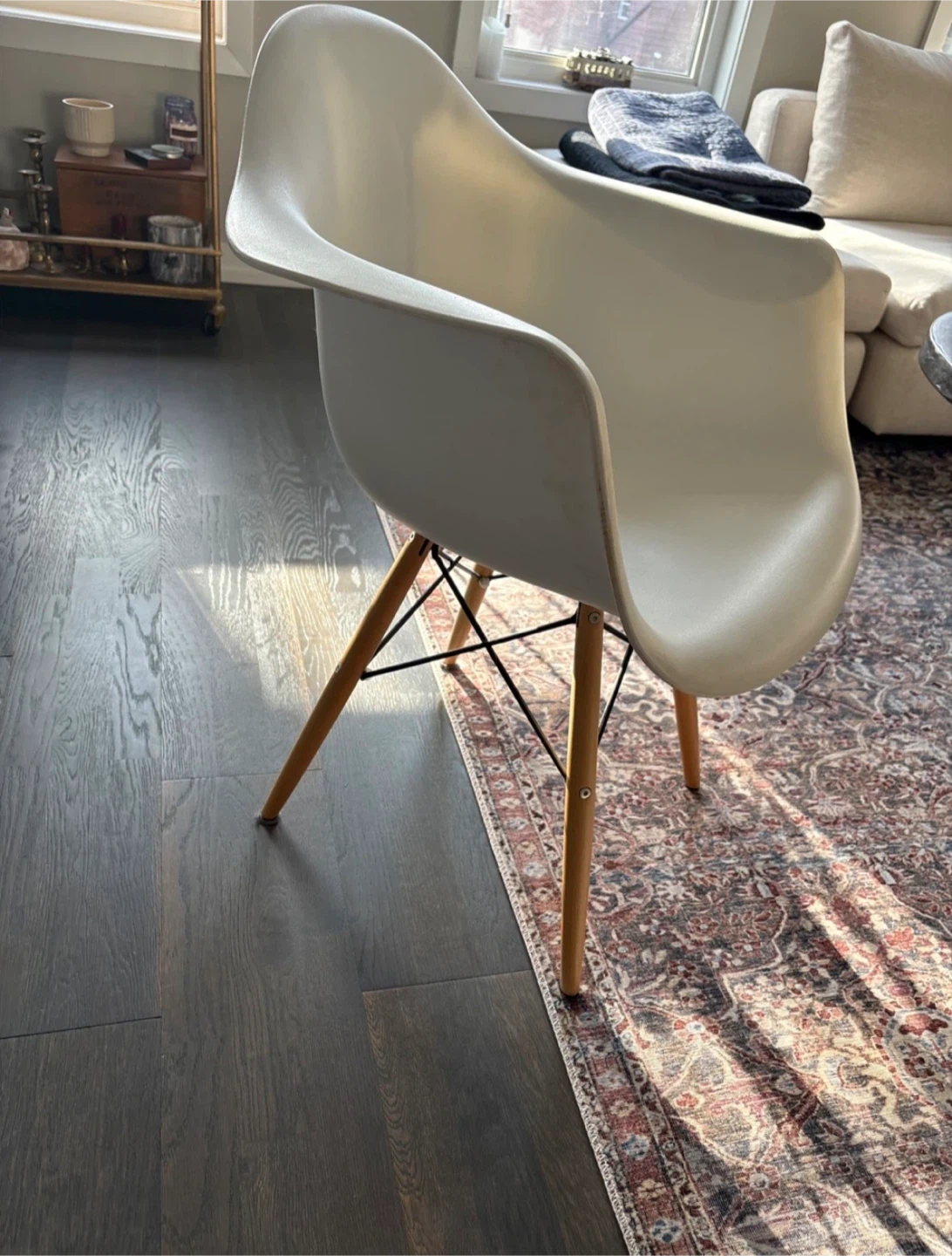 White Armchair with Wooden Legs - photo 2
