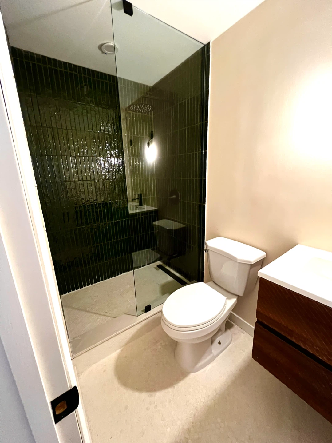 Luxury 1 Bedroom Suite w/ Private Laundry & Parking – Ajax - photo 5