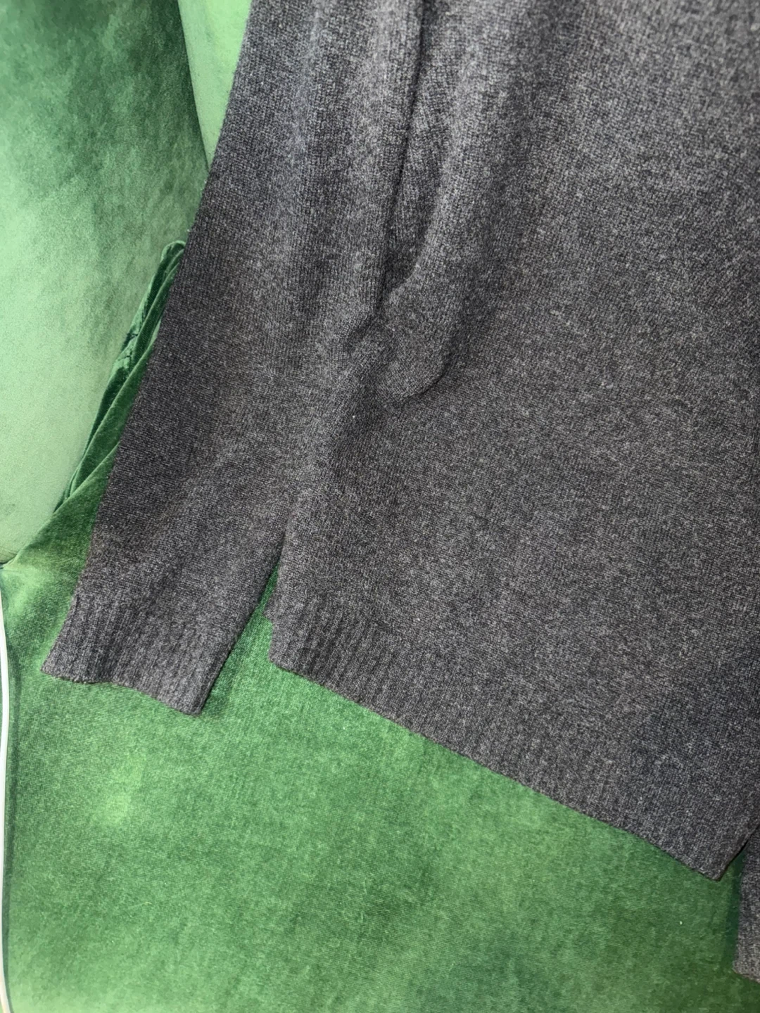 ValentinoChashmereV-Neck Sweater - Dark Grey - photo 4