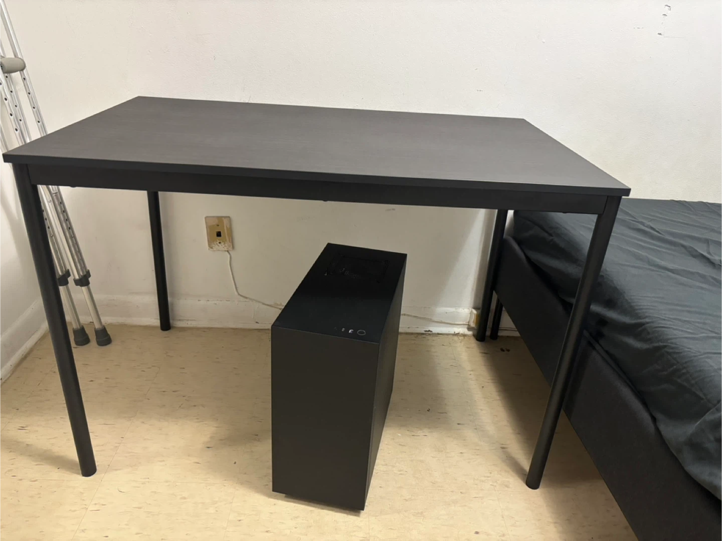 Black Desk