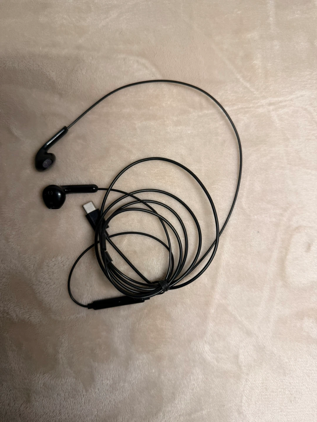 Black USB-C Earbuds with Inline Controls