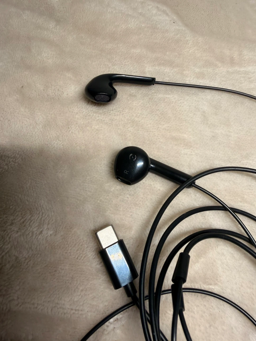 Black USB-C Earbuds with Inline Controls - photo 2