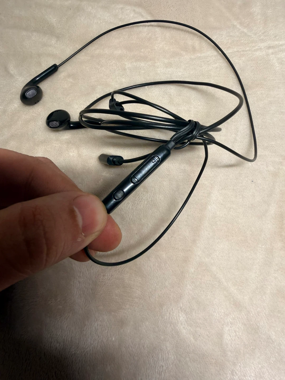 Black USB-C Earbuds with Inline Controls - photo 3