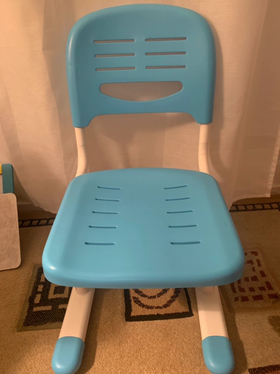 WymoKidz Blue Adjustable Kids Desk and Chair Set