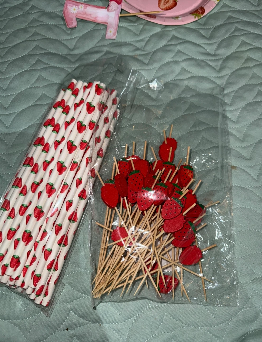 Strawberry Themed Party Supplies Set - photo 4