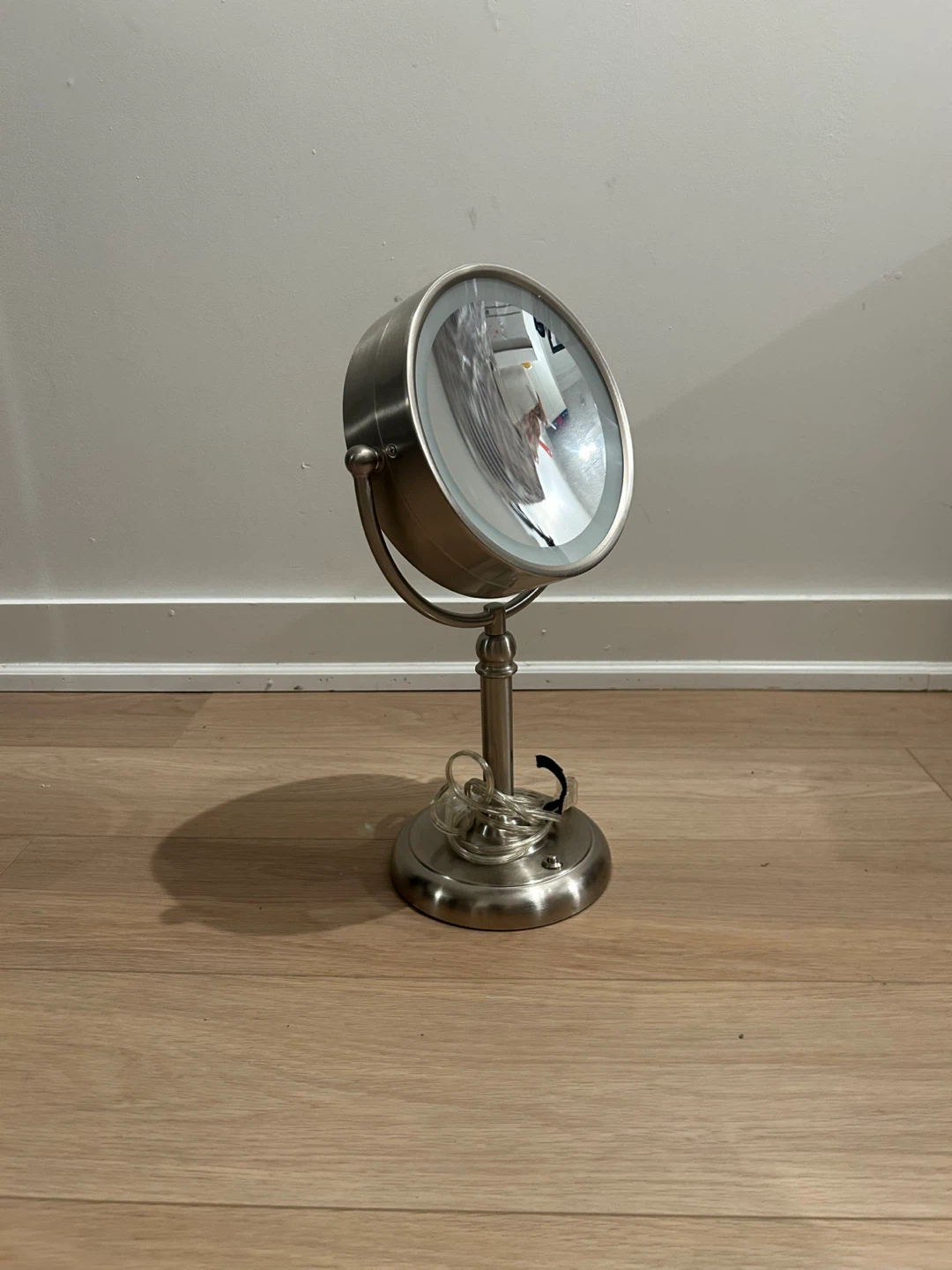 Standing Makeup Mirror with Light