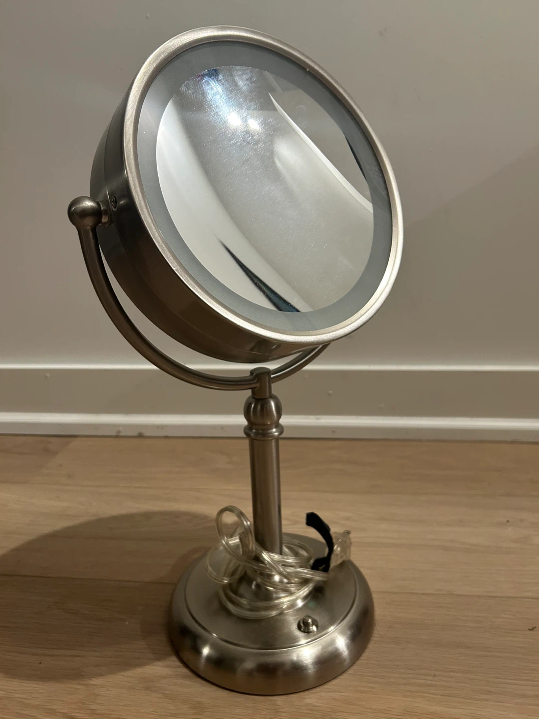 Standing Makeup Mirror with Light - photo 2