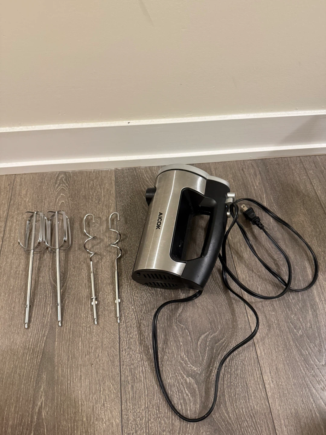 AICOK Hand Mixer with 2 Beaters and 2 Dough Hooks - photo 2