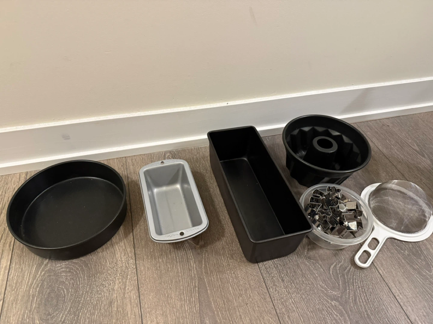 Baking Pan Set with Cookie Cutters and Piping Tips