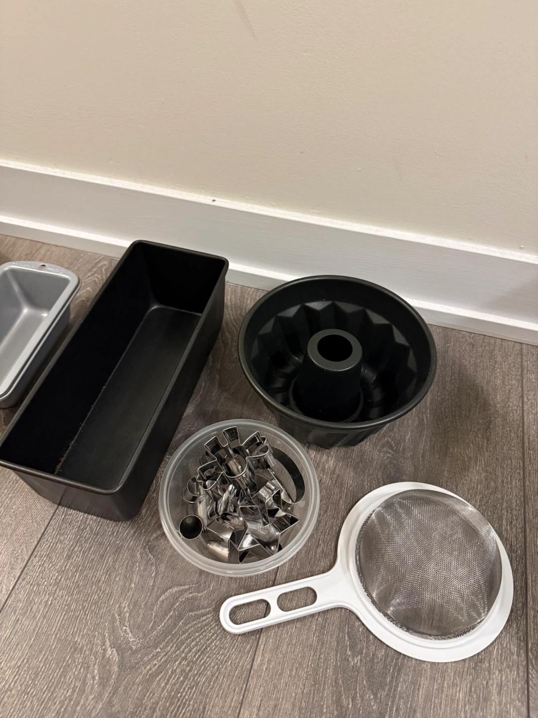 Baking Pan Set with Cookie Cutters and Piping Tips - photo 4