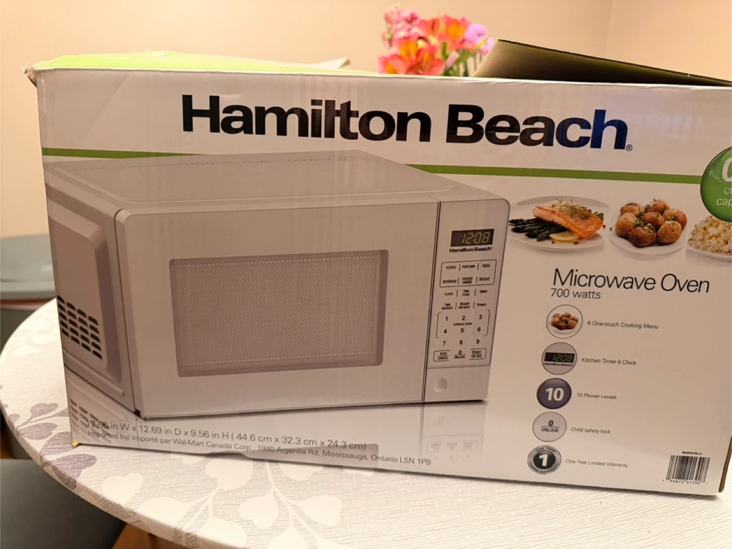 Hamilton Beach 700 Watt Microwave Oven