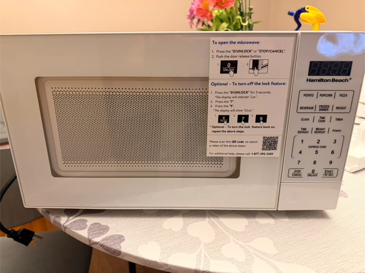 Hamilton Beach 700 Watt Microwave Oven - photo 2