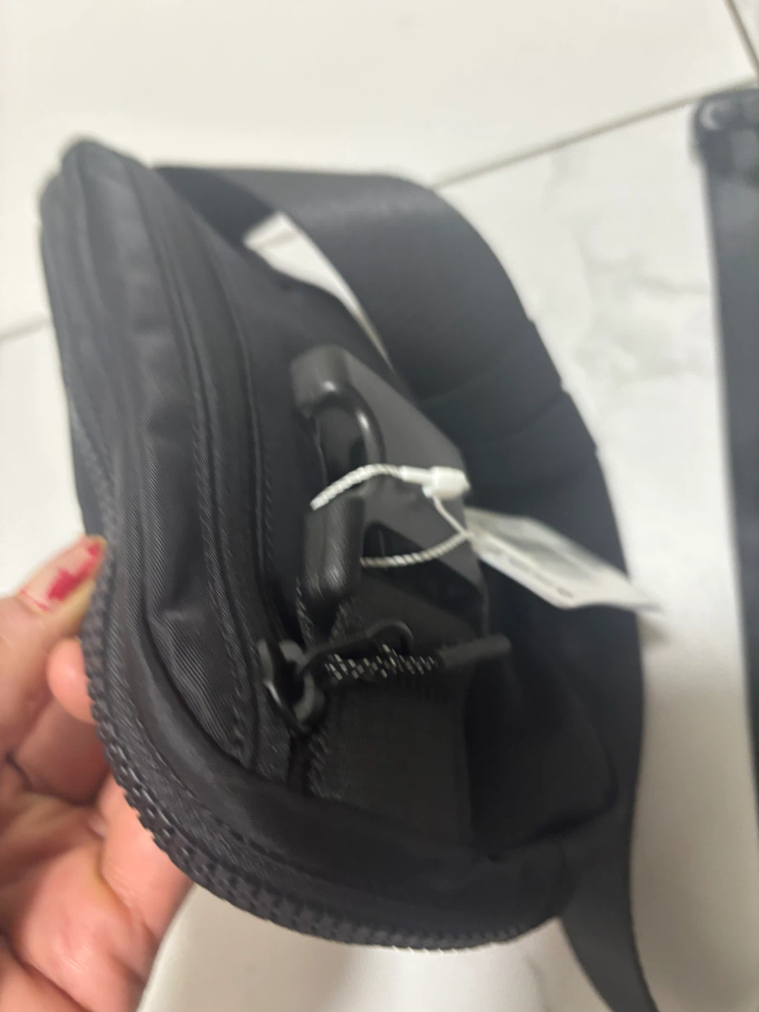 Lululemon Everywhere Belt Bag - Black - photo 3