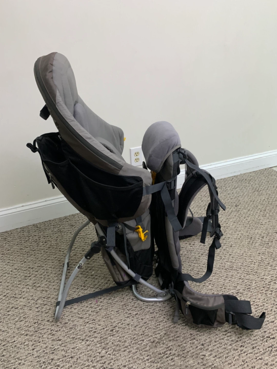 Child Carrier Backpack - Deuter - Hiking / Camping / Baby - photo 2