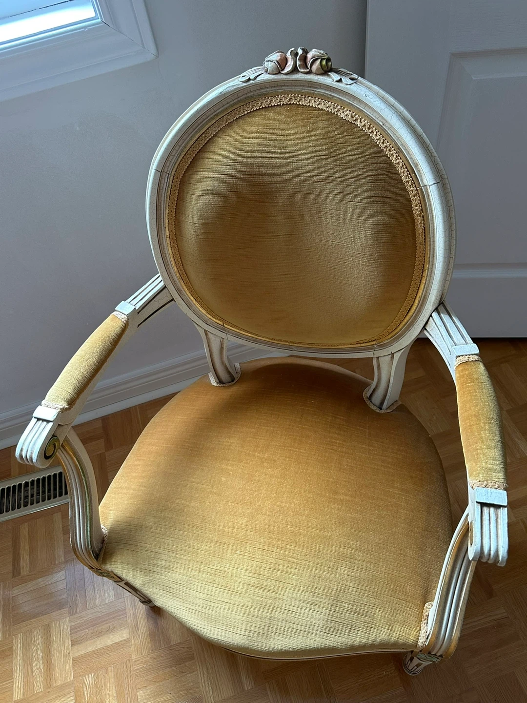 Vintage Accent Chair - Gold Velvet - photo 2