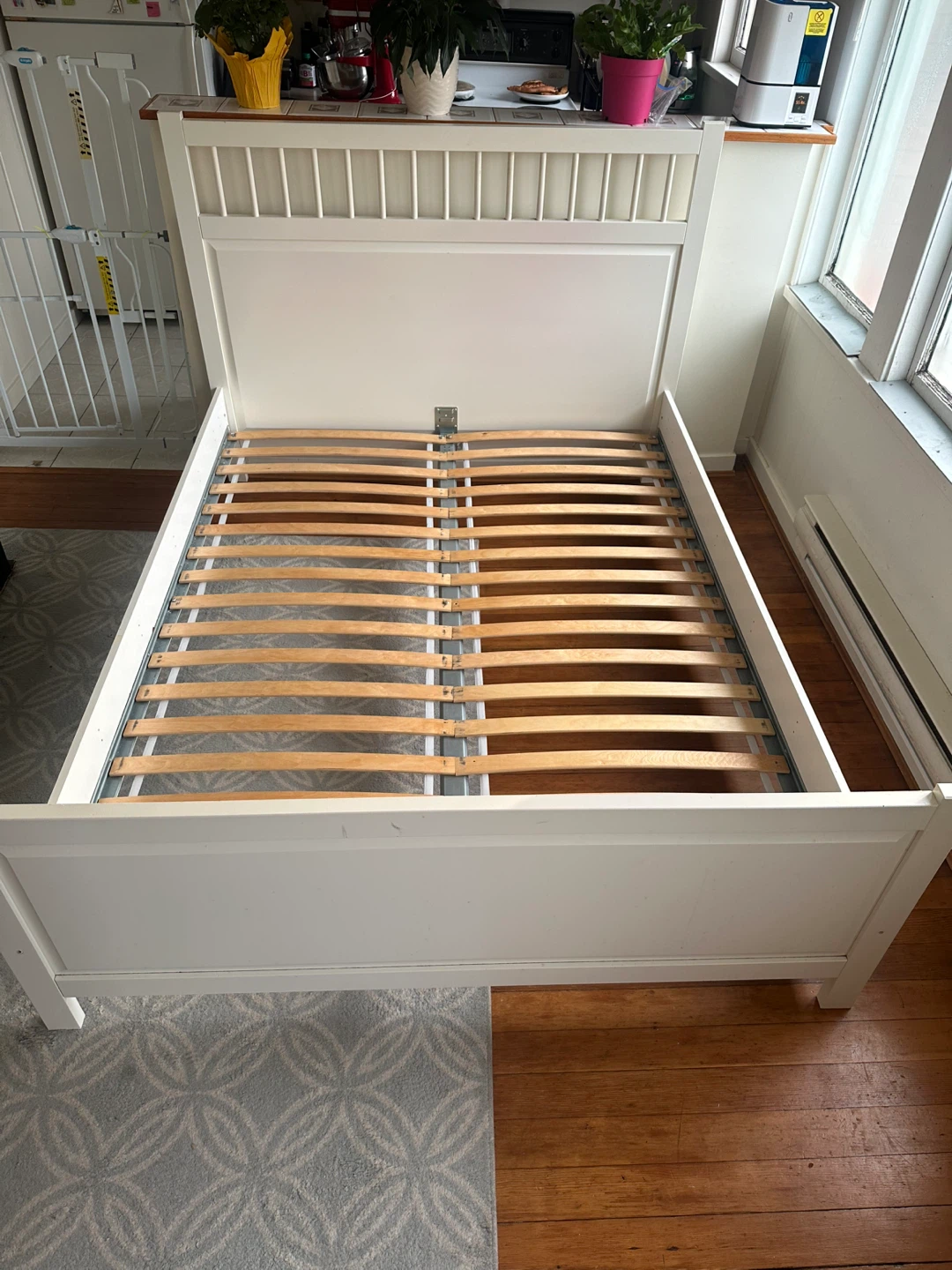 Ikea Queen bed frame *DELİVERY INCLUDED
