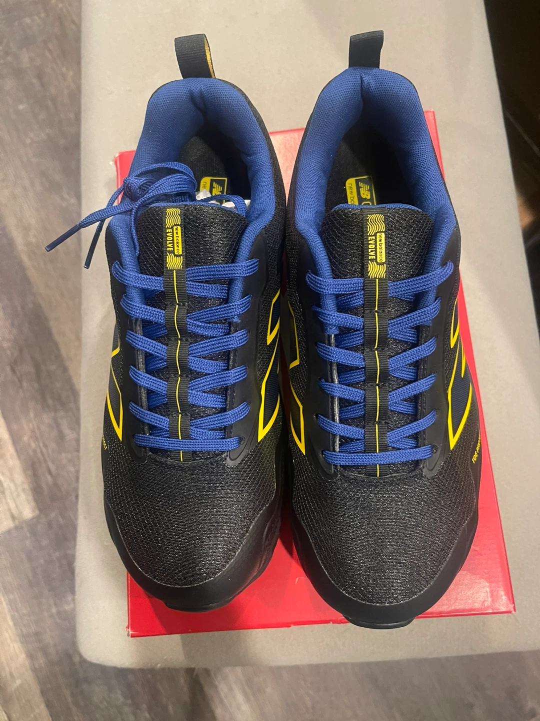 MEN'S NEW BALANCE WORK EVOLVE WORK SHOES SIZE 8 (NEW)