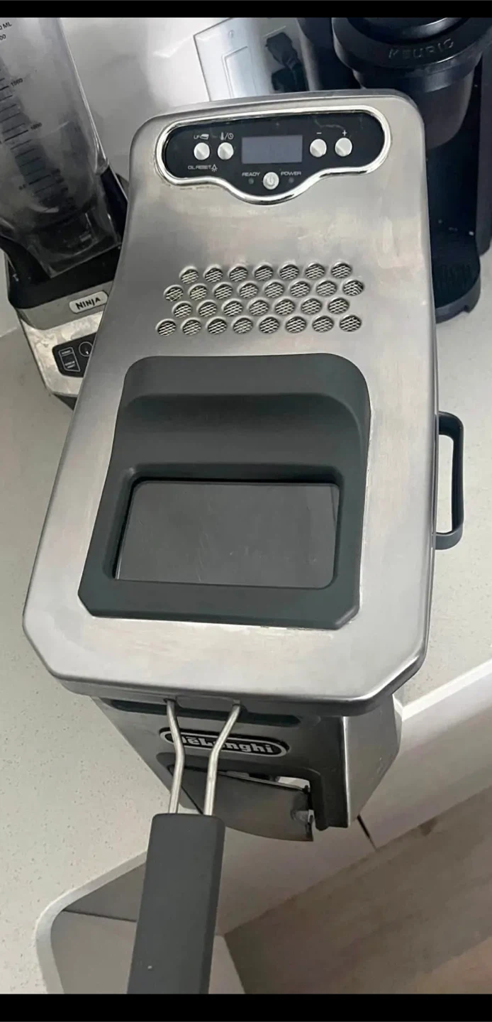 DeLonghi Easy Clean Deep Fryer