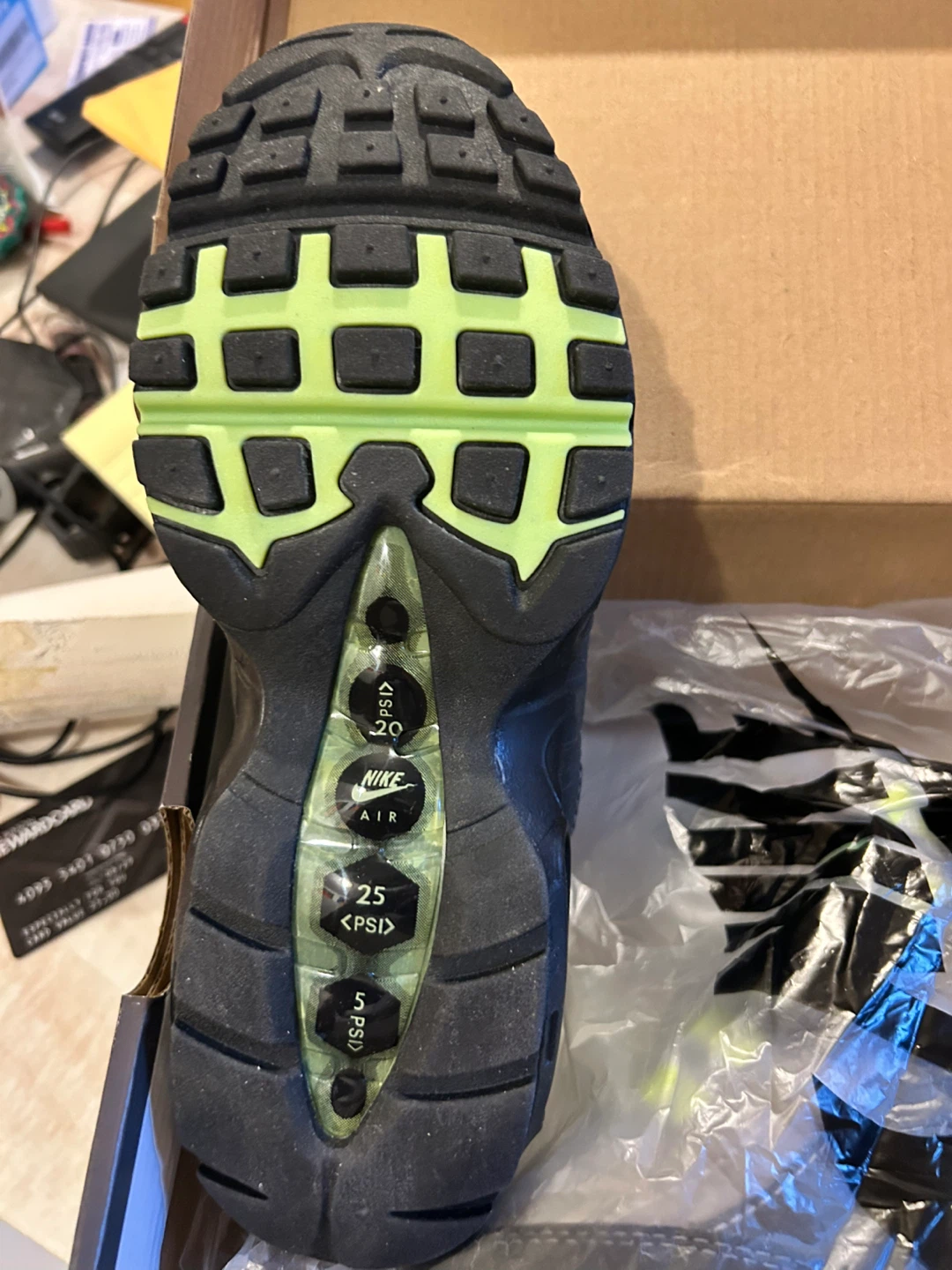 Nike Air Max 95 OG Neon 2015 – Women Size 8 – New - photo 3
