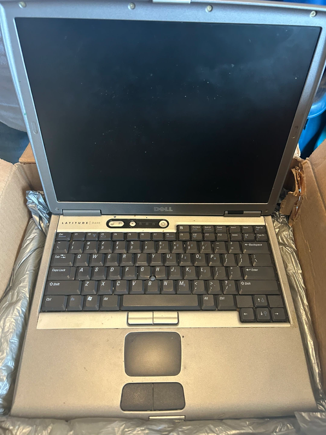 Dell Latitude D600 Laptop - photo 2