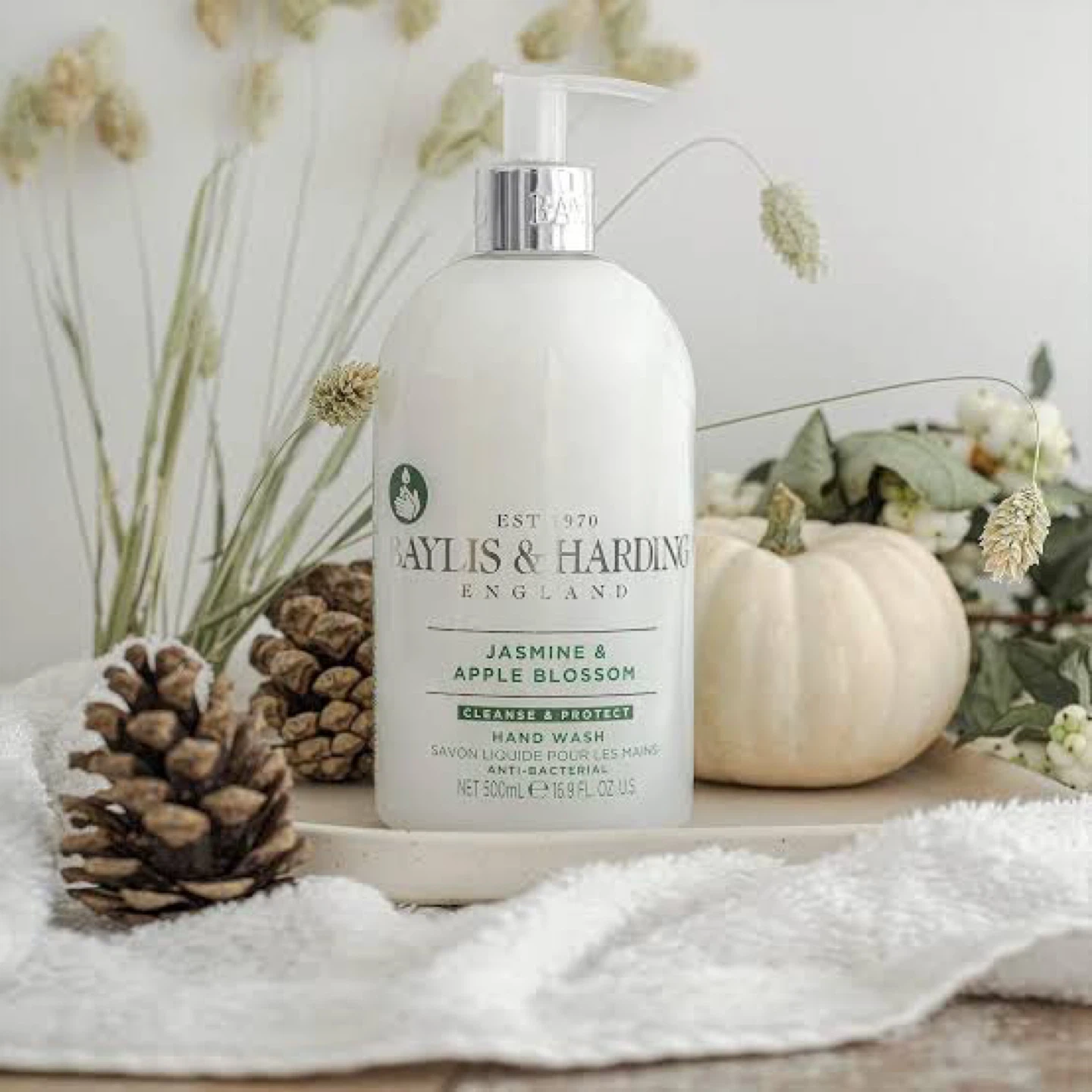 Baylis & Harding Jasmine & Apple Blossom Hand Wash 500ml - photo 2