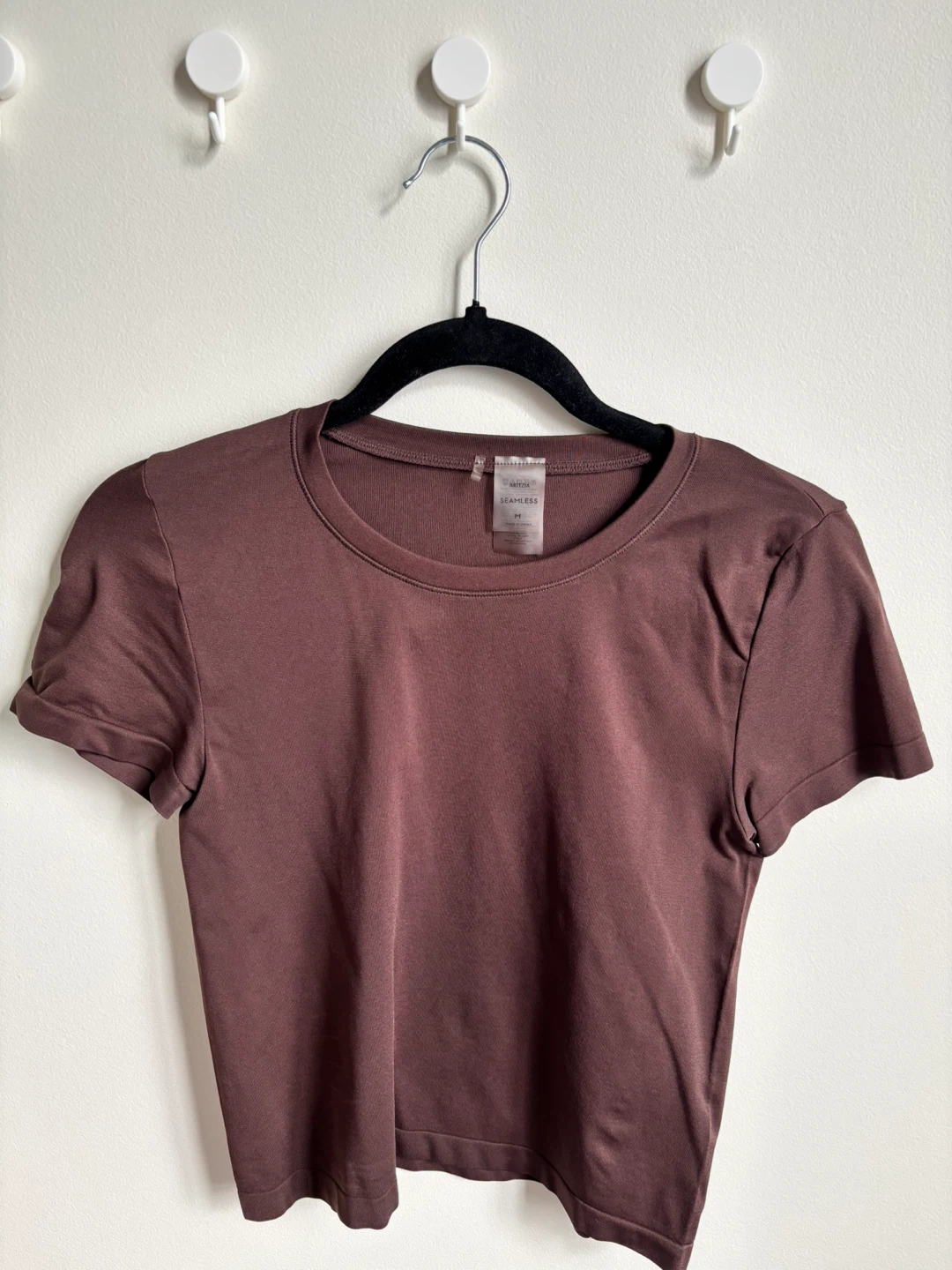 ARITZIA CONTOUR Basic T-Shirts - White, Black, Brown - photo 4