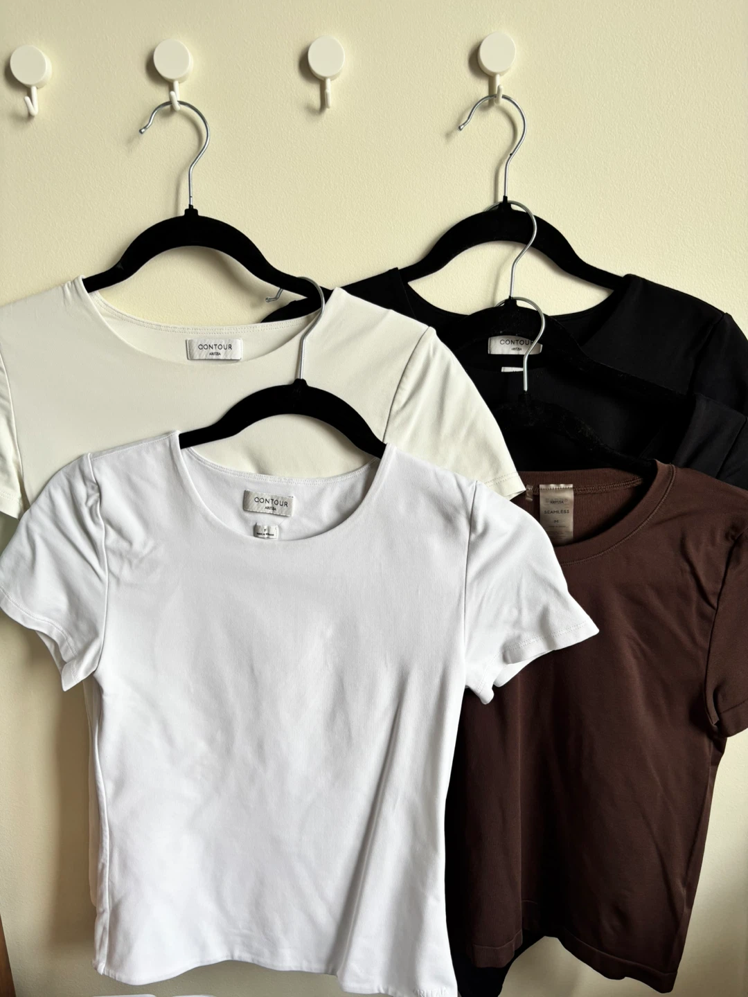 ARITZIA CONTOUR Basic T-Shirts - White, Black, Brown