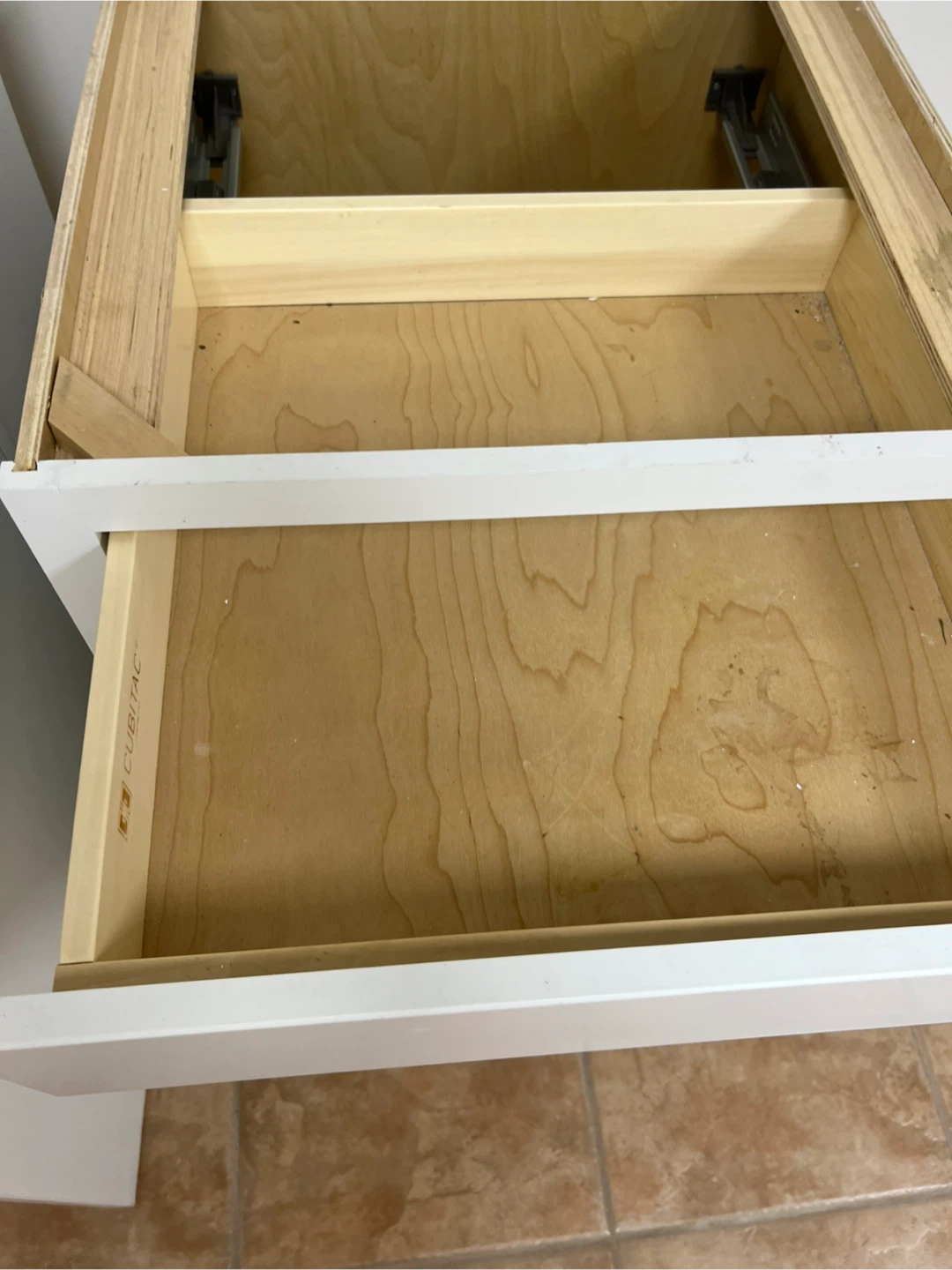 White Kitchen Cabinets (2 Pieces) - photo 4