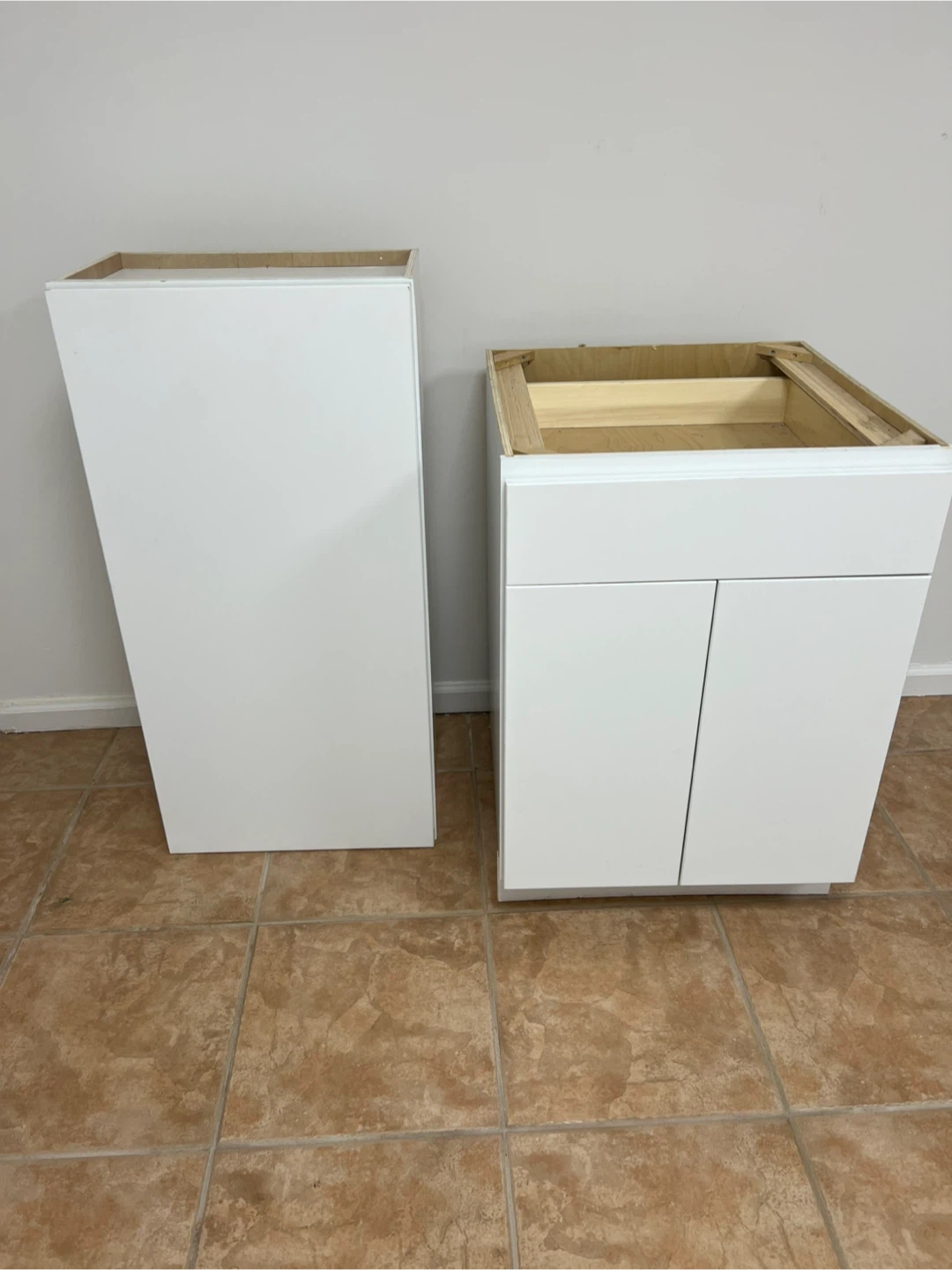 White Kitchen Cabinets (2 Pieces)