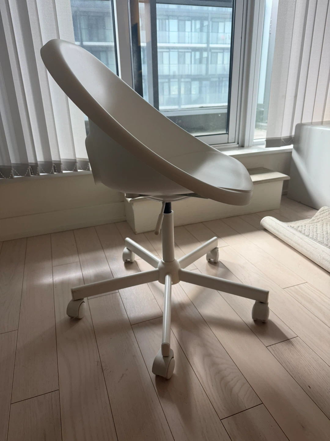 White Swivel Office Chair - photo 2